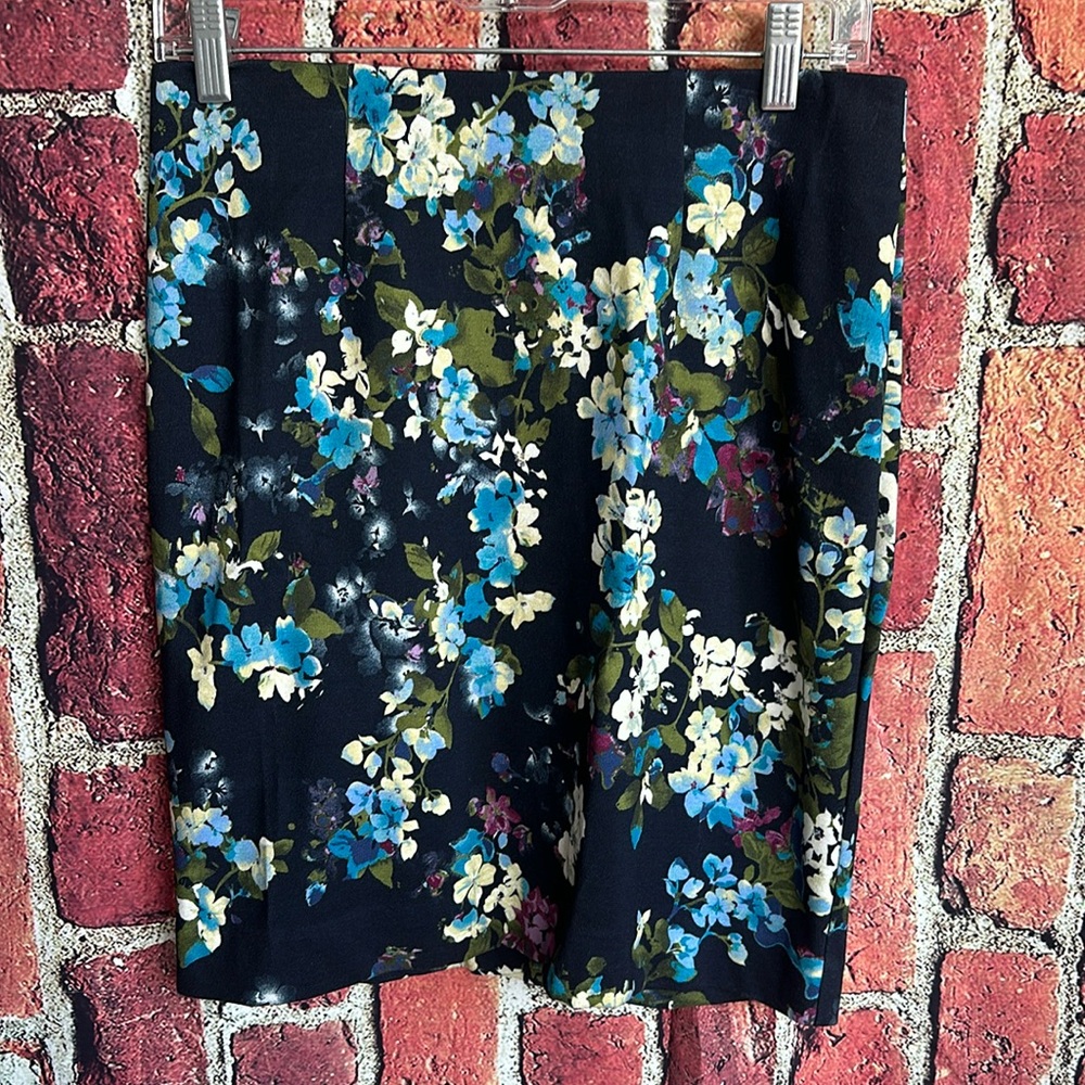 Stretch Pencil Skirt with Floral Pattern from J.Jill - Size petite XS